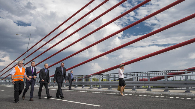 W piątek premier wraz z ministrem transportu Sławomirem Nowakiem otworzyli nowy most na Wiśle w Kwidzyniu. / fot. Maciej Śmiarowski