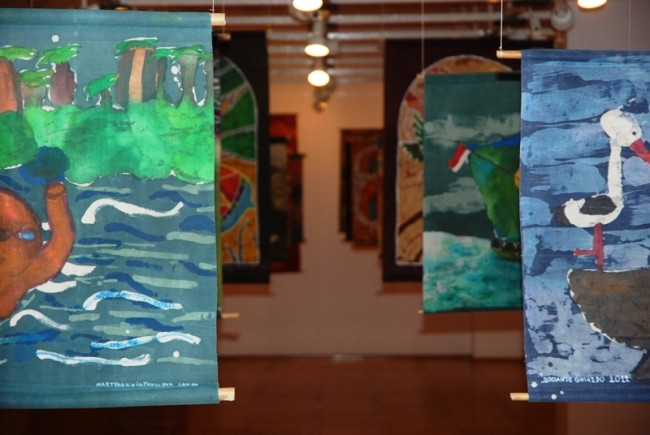Na zdjęciu batiki prezentowane podczas ostatniej wystawy w bytowskim muzeum / fot. materiał prasowy